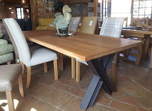 Forest Oak Table with HX leg in industrial steel - Natural edge with raw oiled finish